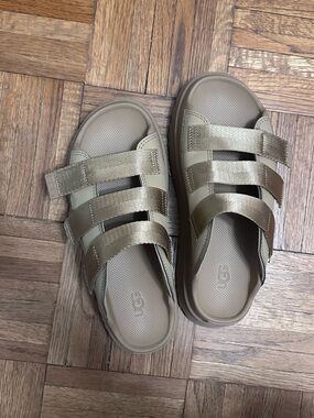 UGG Goldenglow platform slide sandals
